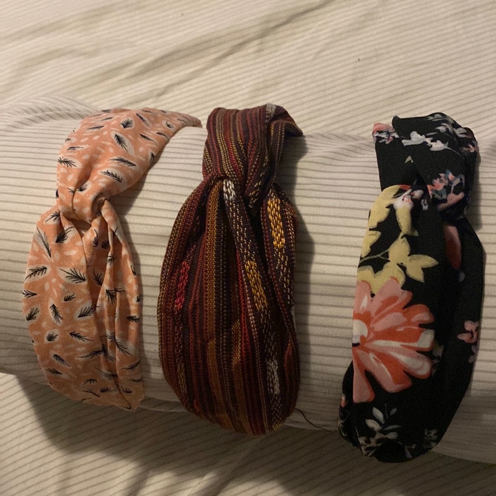 NWT Headband elastic band knot hair accessory